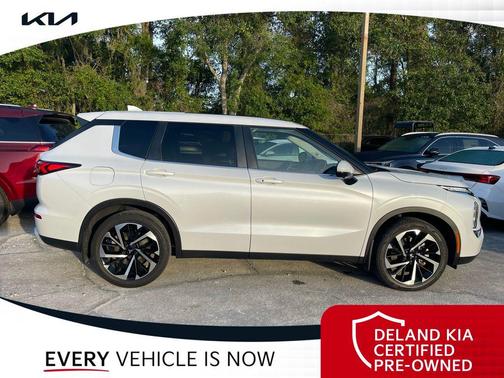 White Diamond 2023 Mitsubishi Outlander SE