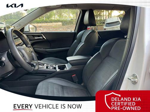 White Diamond 2023 Mitsubishi Outlander SE