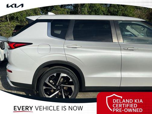 White Diamond 2023 Mitsubishi Outlander SE
