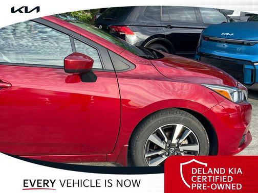 Scarlet Ember Tintcoat 2022 Nissan Versa 1.6 SV