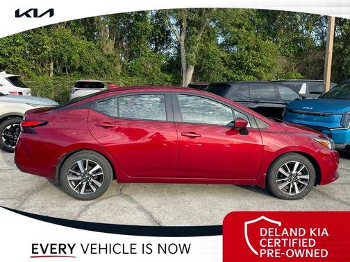 Scarlet Ember Tintcoat 2022 Nissan Versa 1.6 SV