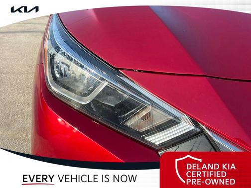 Scarlet Ember Tintcoat 2022 Nissan Versa 1.6 SV
