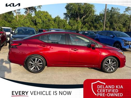 Scarlet Ember Tintcoat 2022 Nissan Versa 1.6 SV
