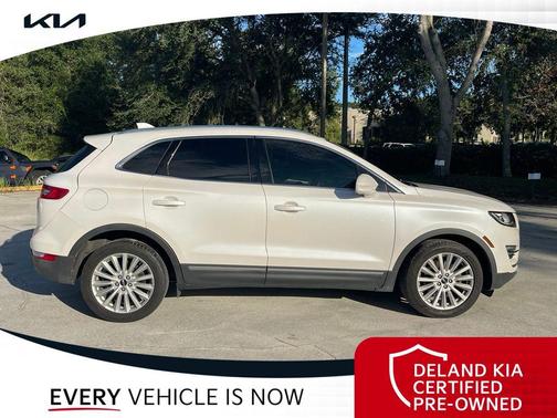 White Platinum Metallic Tri-Coat 2019 Lincoln MKC Standard