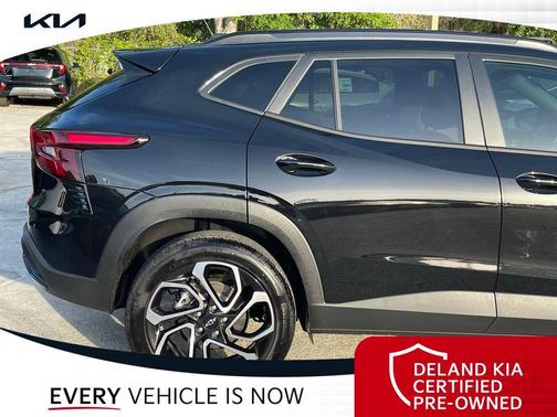 Mosaic Black Metallic 2025 Chevrolet Trax FWD 2RS