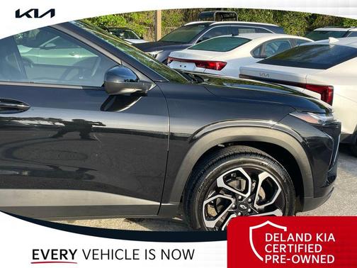 Mosaic Black Metallic 2025 Chevrolet Trax FWD 2RS