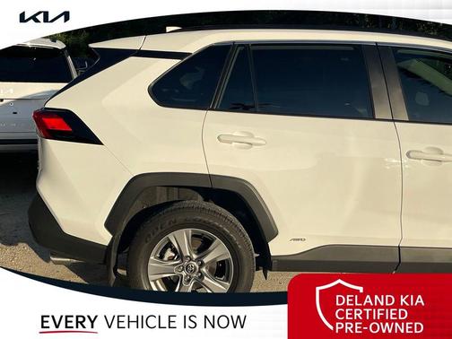 Ice Cap 2025 Toyota RAV4 Hybrid XLE