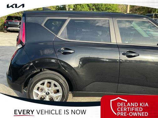 Fusion Black 2024 Kia Soul LX