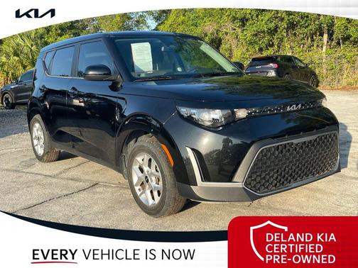 Fusion Black 2024 Kia Soul LX