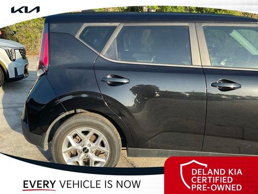 Fusion Black 2024 Kia Soul LX