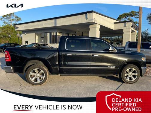 Diamond Black Crystal Pearlcoat 2019 RAM 1500 Limited