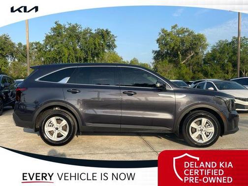2025 Kia Sorento LX