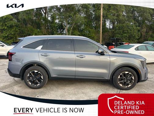 Everlasting Silver 2025 Kia Sorento S