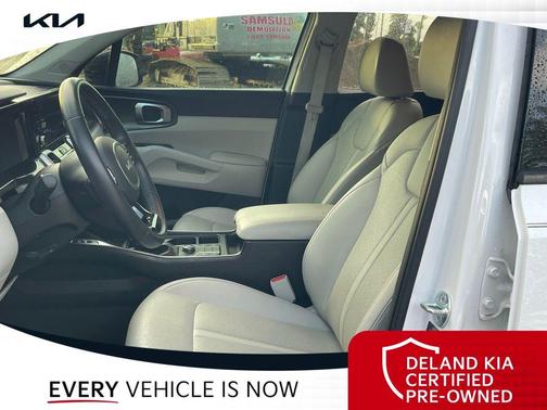 Glacial White Pearl 2023 Kia Sorento S