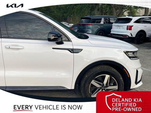 Glacial White Pearl 2023 Kia Sorento S