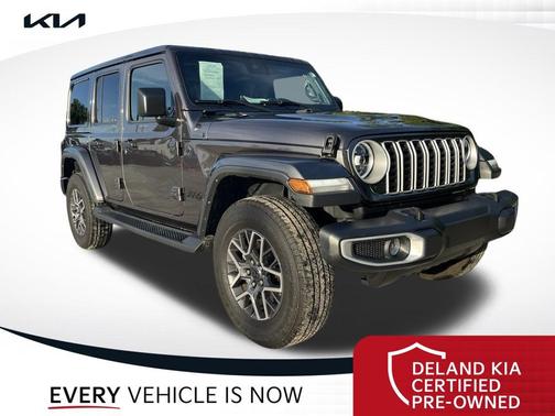 Granite Crystal Metallic Clearcoat 2025 Jeep Wrangler 4-Door Sahara 4x4