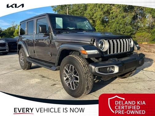 Granite Crystal Metallic Clearcoat 2025 Jeep Wrangler 4-Door Sahara 4x4