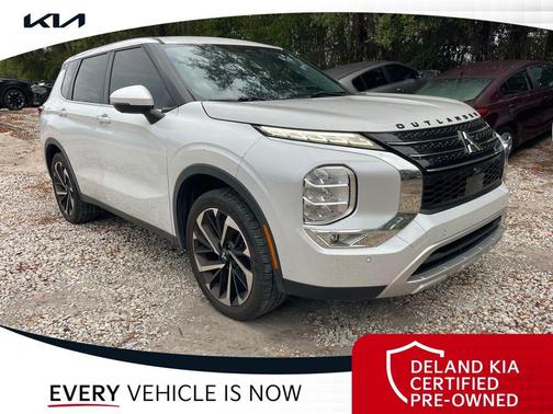 White Diamond 2022 Mitsubishi Outlander SE