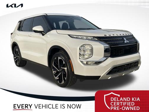 White Diamond 2022 Mitsubishi Outlander SE