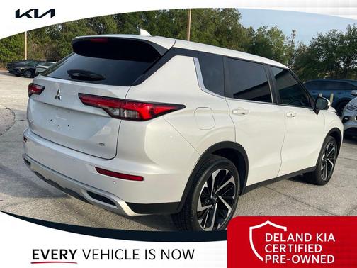 White Diamond 2022 Mitsubishi Outlander SE