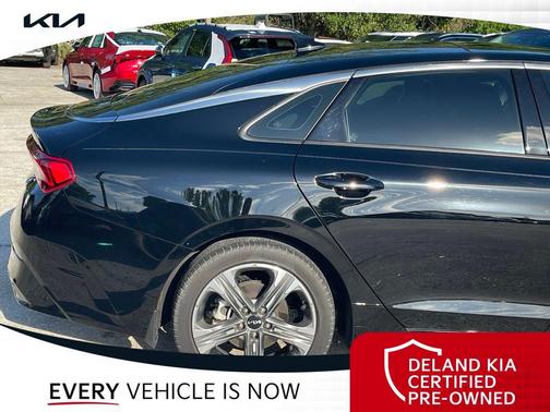 Ebony Black 2024 Kia K5 EX