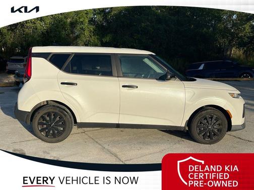 Snow White Pearl 2022 Kia Soul LX