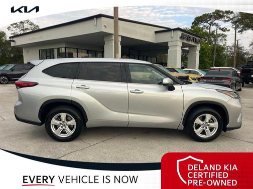 Celestial Silver Metallic 2022 Toyota Highlander LE