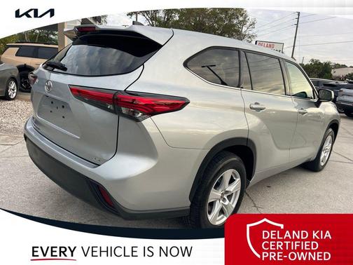 Celestial Silver Metallic 2022 Toyota Highlander LE