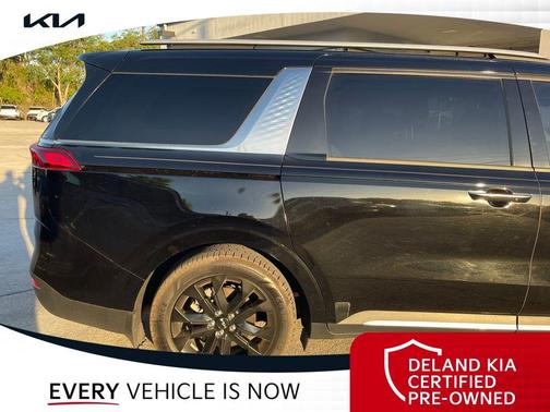 Aurora Black Pearl 2024 Kia Carnival SX