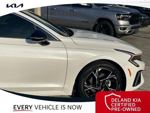 Snow White Pearl 2025 Kia K5 GT-Line