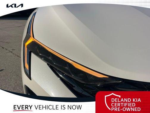 Snow White Pearl 2025 Kia K5 GT-Line