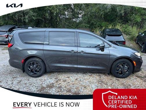 2022 Chrysler Pacifica Hybrid Limited