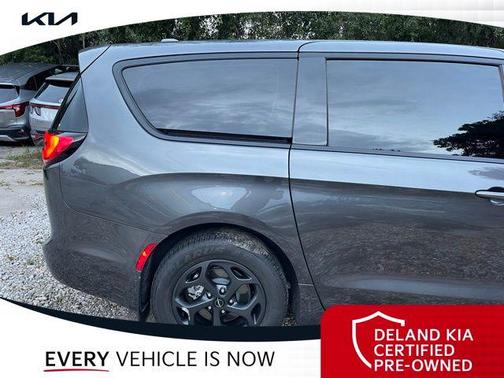 2022 Chrysler Pacifica Hybrid Limited