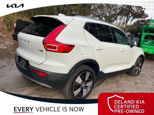 2020 Volvo XC40 T5 Momentum