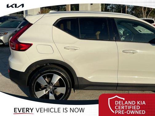 2020 Volvo XC40 T5 Momentum