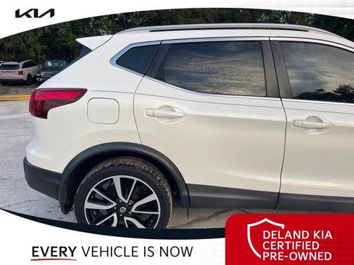 Pearl White 2018 Nissan Rogue Sport SL