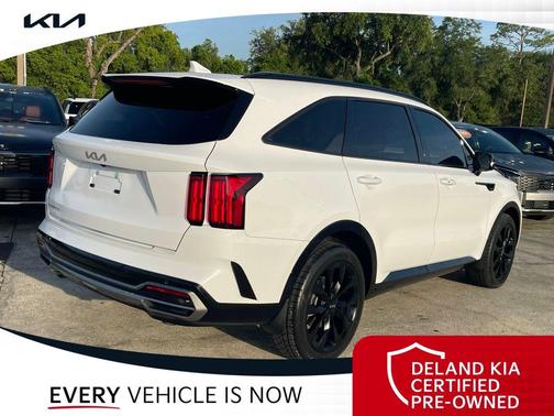 Glacial White Pearl 2023 Kia Sorento SX