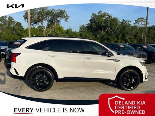 Glacial White Pearl 2023 Kia Sorento SX