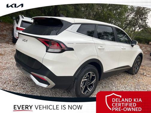 Snow White Pearl 2025 Kia Sportage LX