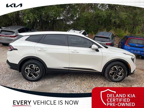 Snow White Pearl 2025 Kia Sportage LX
