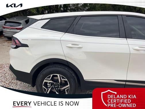 Snow White Pearl 2025 Kia Sportage LX