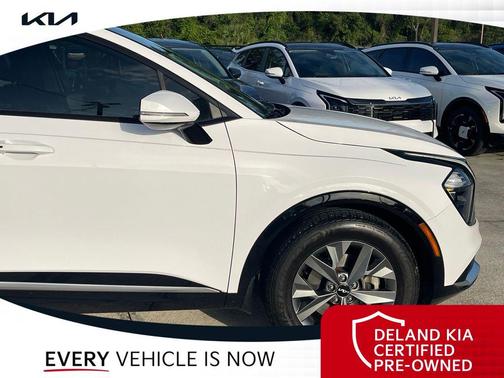 Glacial White Pearl 2023 Kia Sportage SX