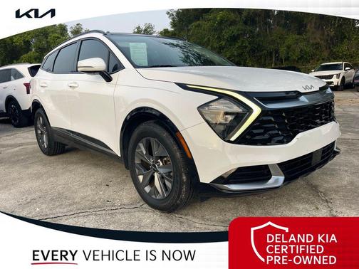 Glacial White Pearl 2023 Kia Sportage SX