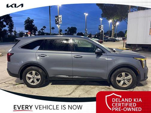 Everlasting Silver 2024 Kia Sorento LX