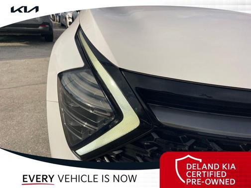 Glacial White Pearl 2023 Kia Sportage S