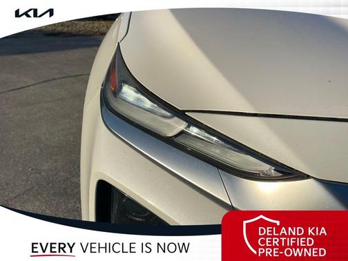 Quartz White 2019 Hyundai SANTA FE SE 2.4