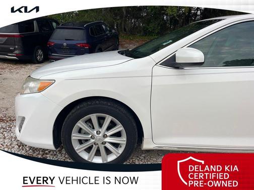Super White 2014 Toyota Camry XLE