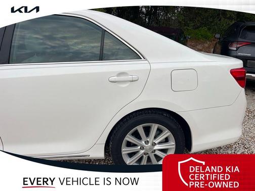 Super White 2014 Toyota Camry XLE