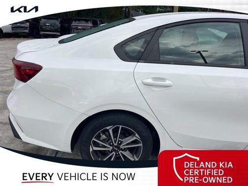 Snow White Pearl 2022 Kia Forte LXS
