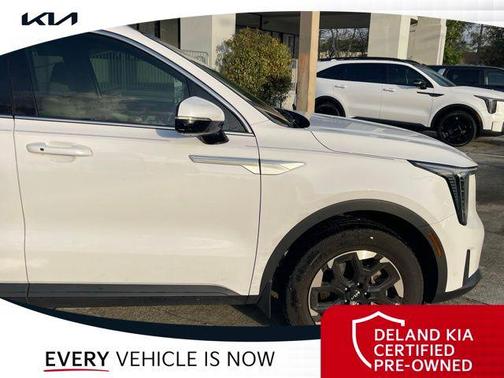 Glacial White Pearl 2024 Kia Sorento S